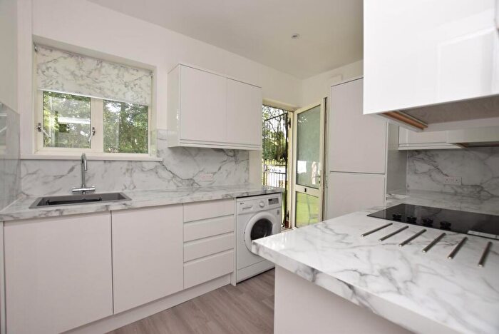 2 Bedroom Apartment To Rent In Sandringham Crescent, Moortown, Leeds, LS17