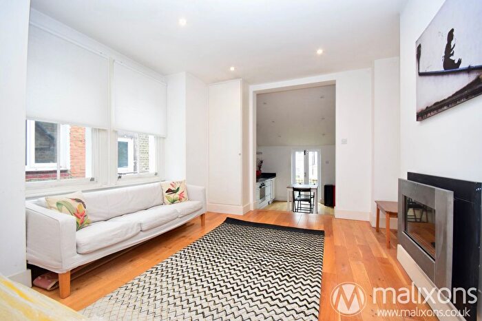 3 Bedroom Flat To Rent In Links Road, London, SW17