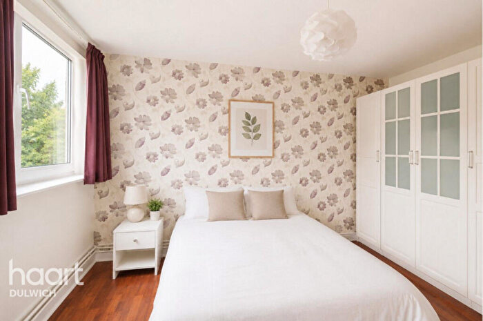 2 Bedroom Flat To Rent In College Road, London, SE19