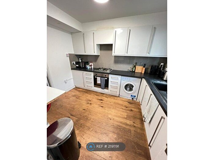 4 Bedroom Flat To Rent In Beckfoot, London, NW1