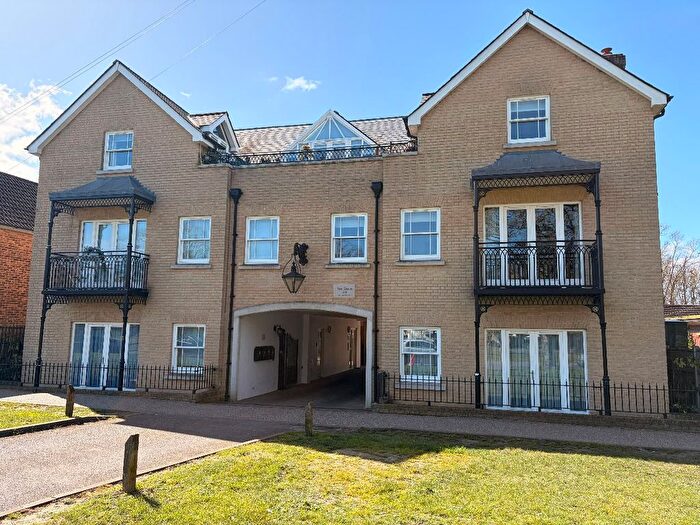 2 Bedroom Flat To Rent In Flat, The Green, - Seven Arches Road, Brentwood, CM14