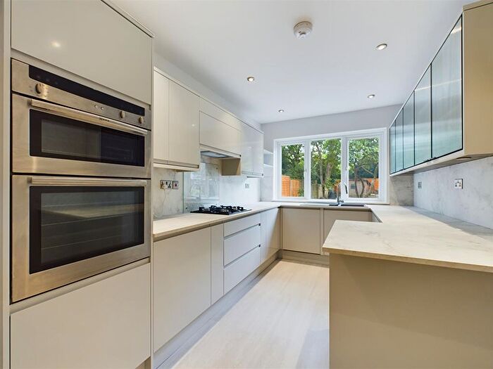 5 Bedroom Detached House To Rent In Burnside Close, Twickenham, TW1