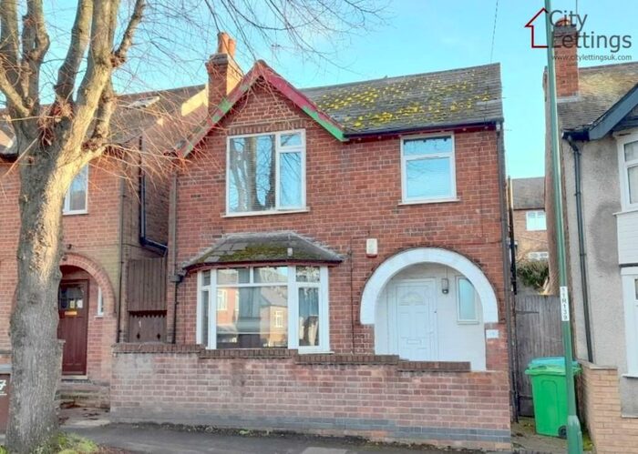 5 Bedroom Semi-Detached House To Rent In Rolleston Drive, NG7