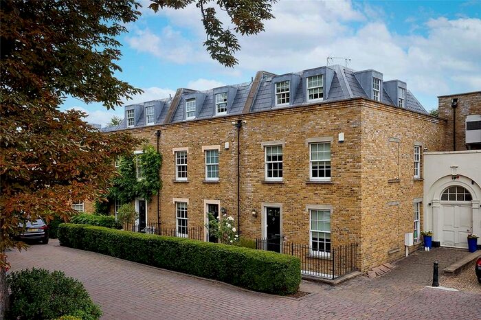 4 Bedroom End Of Terrace House To Rent In Sadlers Gate Mews, Commondale, London, SW15