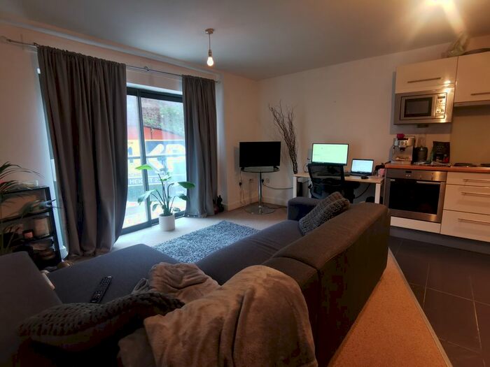 1 Bedroom Flat To Rent In Barnfield House, Salford Approach, M3