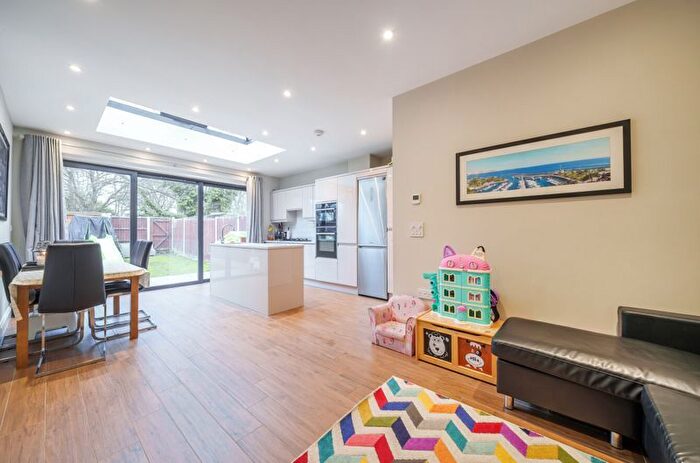 3 Bedroom Terraced House For Sale In Sparrows Lane, London, SE9