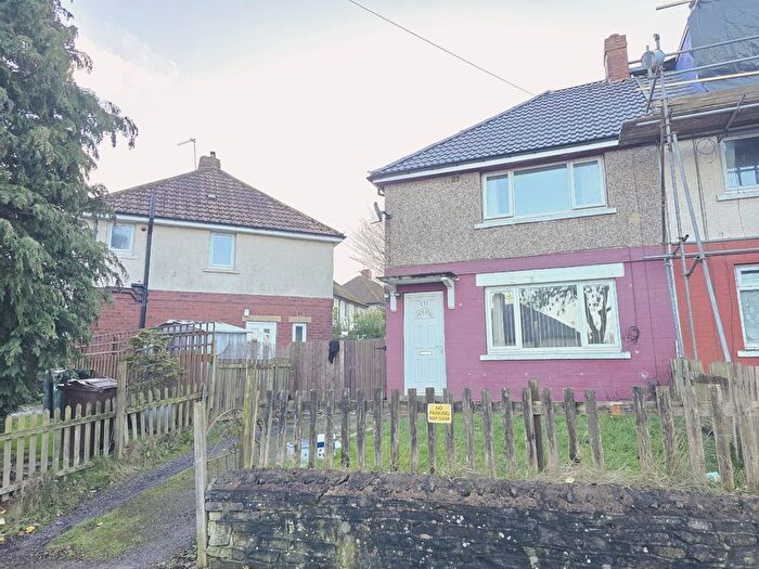 3 Bedroom Semi Detached House To Rent In Lynfield Drive, Bradford, BD9