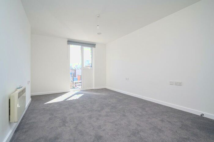 1 Bedroom Apartment To Rent In Queensway, Southampton, Hampshire, SO14