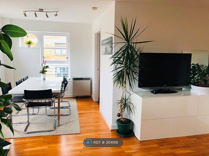 2 Bedroom Flat To Rent In Lime Kiln Wharf, London, E14
