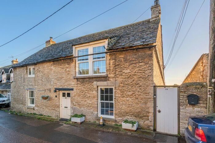 3 Bedroom Cottage To Rent In Silver Street, Sherston, Malmesbury, SN16