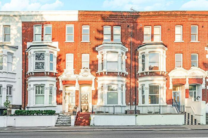 2 Bedroom Flat To Rent In Fulham Palace Road, Fulham, London, SW6
