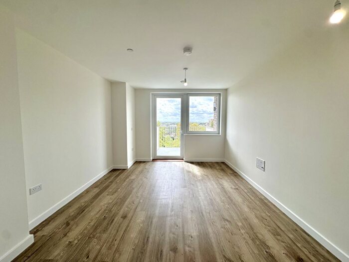 1 Bedroom Flat To Rent In Canoville House, Southall, Southall, UB1