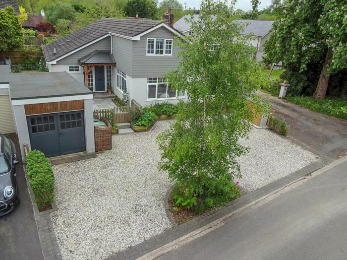 5 Bedroom Detached House For Sale In Court Drive, Shillingford, OX10