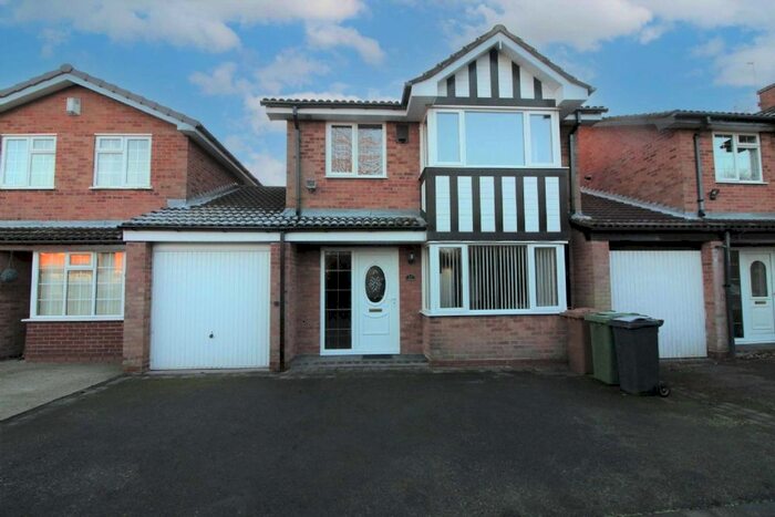 3 Bedroom Detached House To Rent In Highgrove Close, Willenhall, WV12