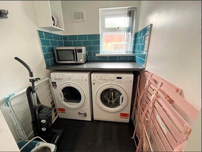 3 Bedroom Flat To Rent In Leek Road, ST4