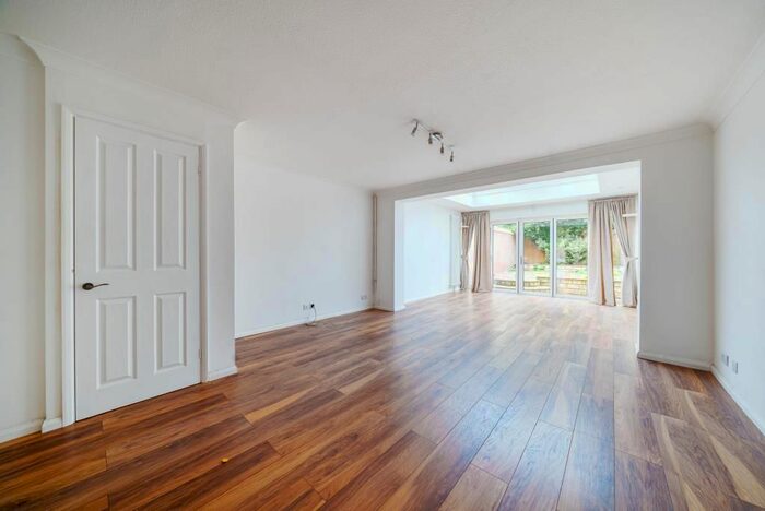 5 Bedroom End Of Terrace House To Rent In Gainsborough Road, Richmond, TW9
