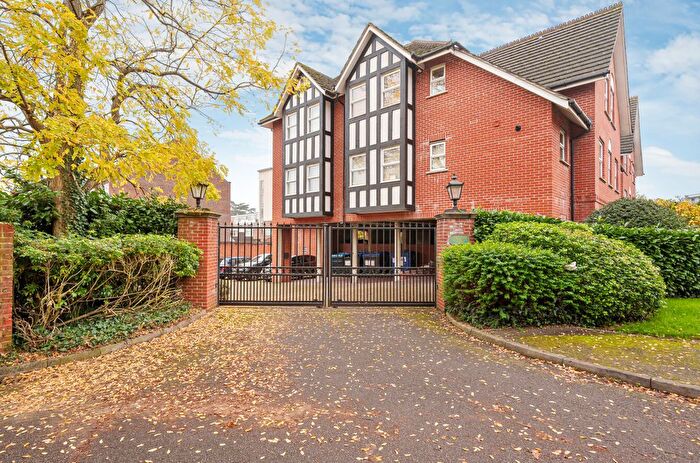 2 Bedroom Flat To Rent In Mountside Place, A Heathside Road, Woking, GU22