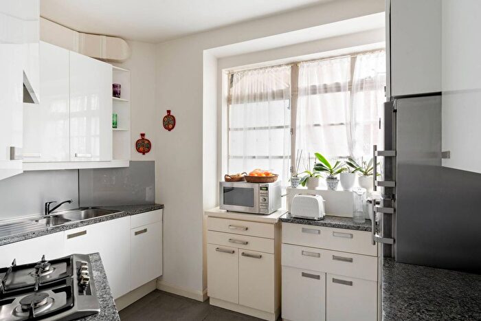 3 Bedroom Flat For Sale In Holland Villas Road, Holland Park, London, W14