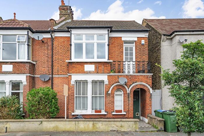 3 Bedroom Maisonette To Rent In Bramshot Avenue London, SE7