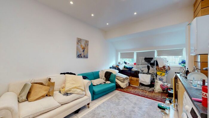 1 Bedroom Flat To Rent In Green Lanes, London, N13