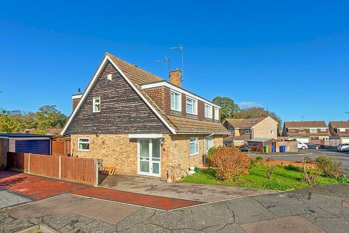 3 Bedroom Semi-Detached House To Rent In Grove Park Avenue, Sittingbourne, Kent, ME10