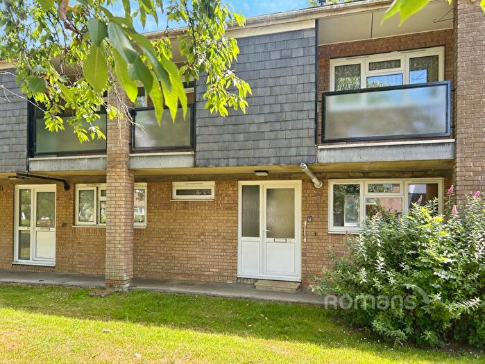 1 Bedroom Apartment For Sale In Robin Hood Close, Farnborough, Hampshire, GU14