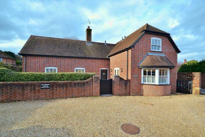 2 Bedroom Detached House To Rent In Wimborne, BH21