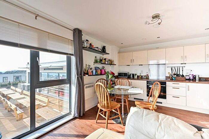 2 Bedroom Flat For Sale In Guildford Road, Woking, GU22