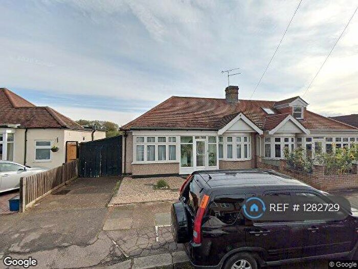 3 Bedroom Bungalow To Rent In Heybridge Drive, Ilford, IG6