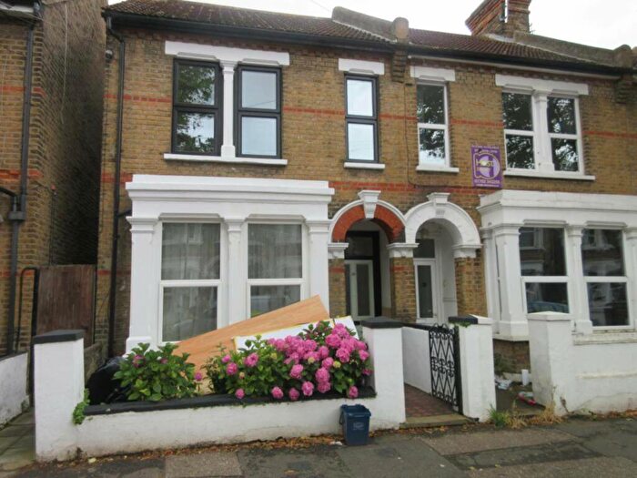 2 Bedroom Flat To Rent In Ashburnham Road, Southend On Sea, SS1