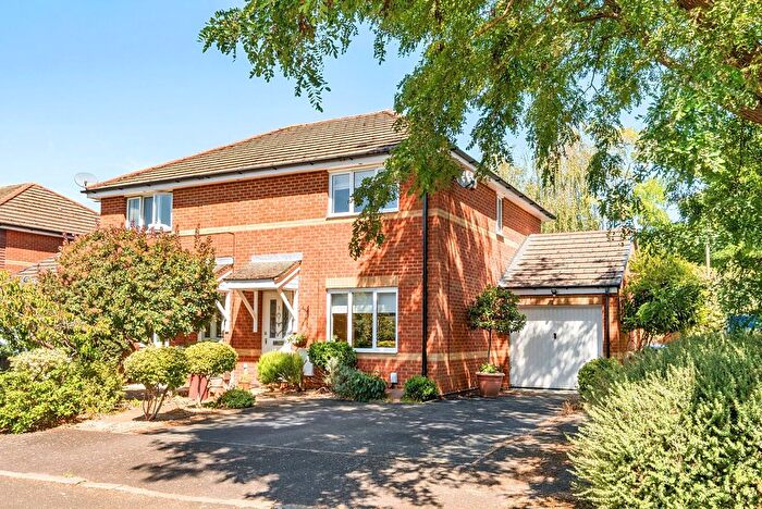 3 Bedroom Semi-Detached House For Sale In Stepgates Close, Chertsey, KT16