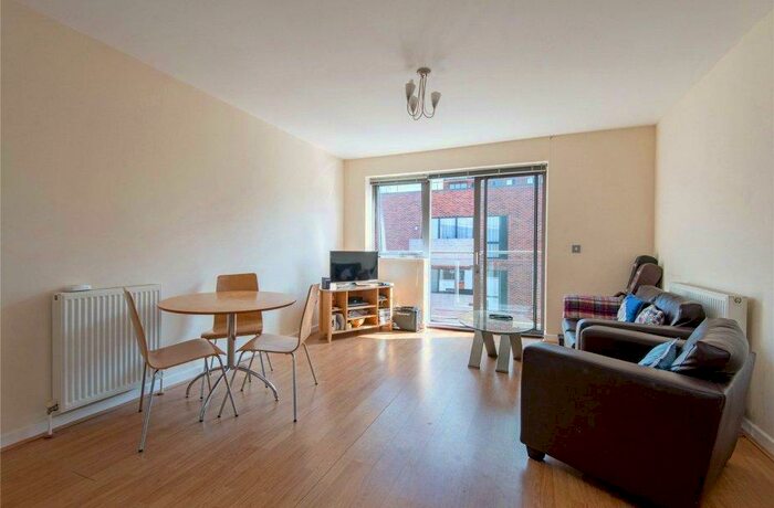 3 Bedroom Flat To Rent In Cubix Apartment, Violet Road, Mile End, Bow, Limehouse, London, E3