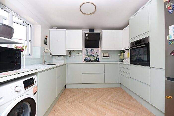 3 Bedroom Detached House For Sale In Cross Street, Huntingdon, PE29