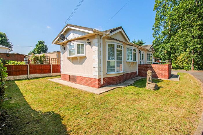 2 Bedroom Park Home For Sale In West Park Homes, Darrington, Pontefract, WF8