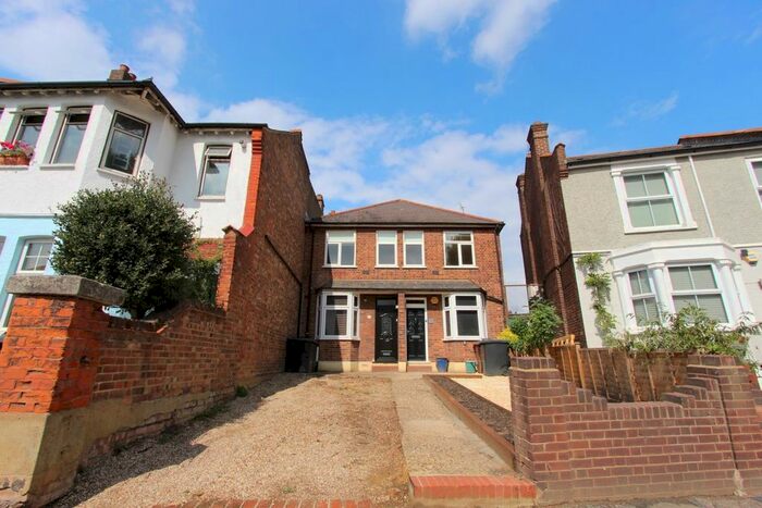 3 Bedroom Flat To Rent In Pellatt Grove, London, N22