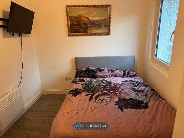 1 Bedroom Flat To Rent In Wellmeadow Street, Paisley, PA1