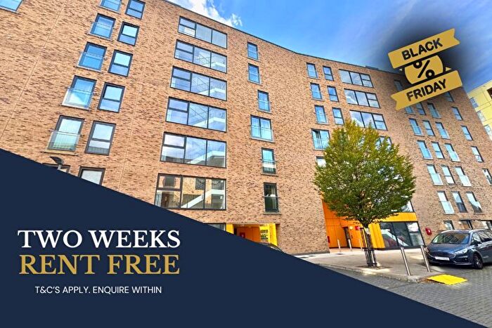 2 Bedroom Flat To Rent In Lingfield Apartments, Parade Gardens, Chingford, E4