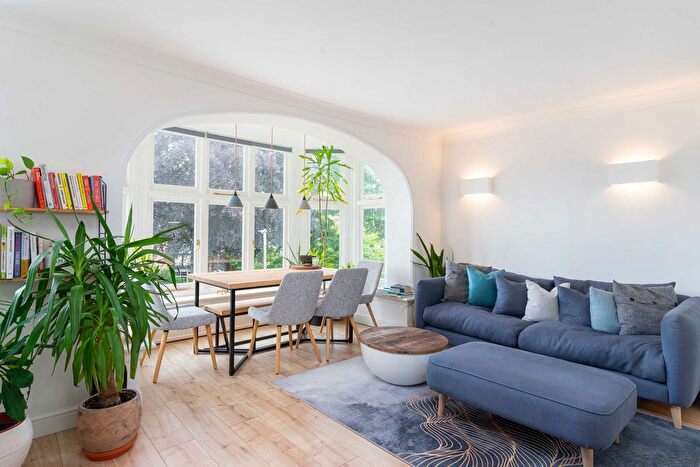 2 Bedroom Flat To Rent In Woodborough Road, London, SW15