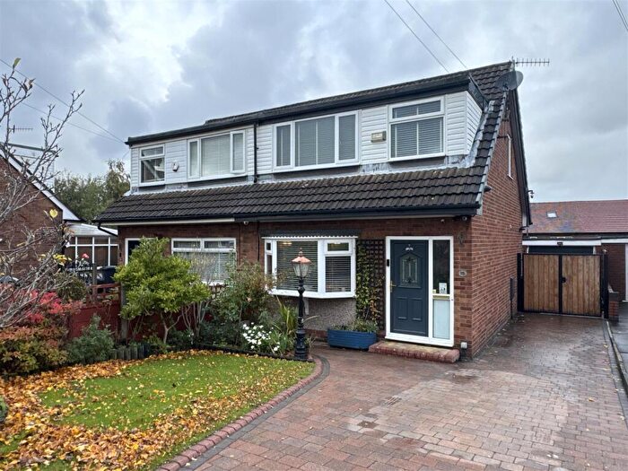 3 Bedroom Semi-Detached House For Sale In Crantock Drive, Stalybridge, SK15