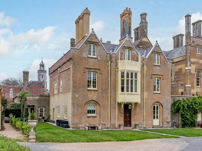 6 Bedroom House To Rent In Hurn Court, Hurn Court Lane, Hurn, BH23