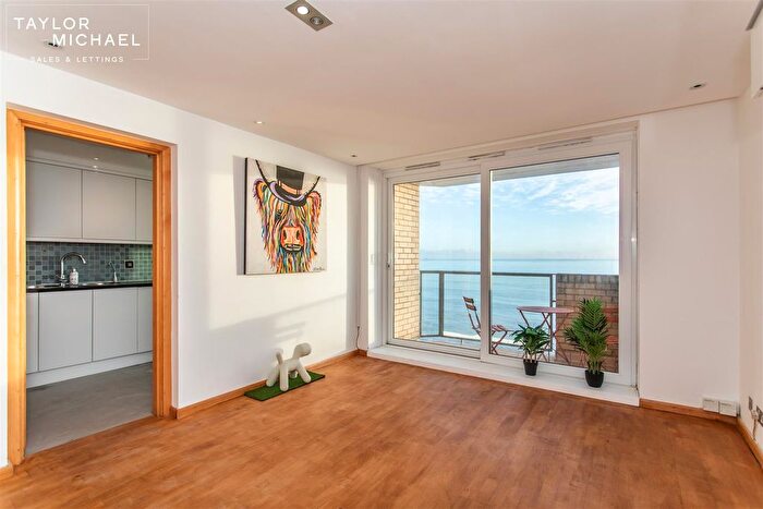 1 Bedroom Flat For Sale In Kings Esplanade, Hove, BN3