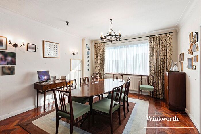 3 Bedroom Detached House For Sale In Deacons Hill Road, Elstree, Borehamwood, Hertfordshire, WD6