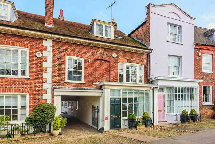 5 Bedroom Town House To Rent In Bedford Street, Woburn, Milton Keynes, MK17