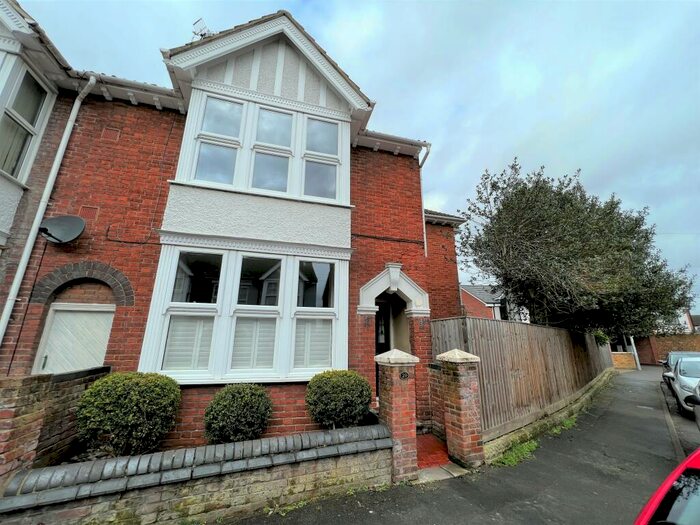 3 Bedroom Semi-Detached House To Rent In Hartwell Crescent, Leighton Buzzard, LU7