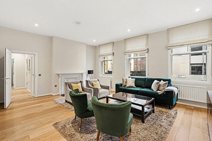 3 Bedroom Flat To Rent In Great Portland Street, Fitzrovia, W1W