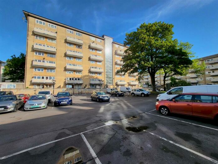2 Bedroom Flat To Rent In Rosewell Court, Bath, BA1