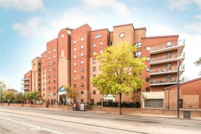 2 Bedroom Flat To Rent In Nine Elms Lane, London, SW8