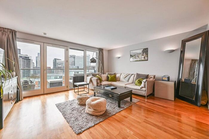 2 Bedroom Flat To Rent In New Providence Wharf, Canary Wharf, London, E14
