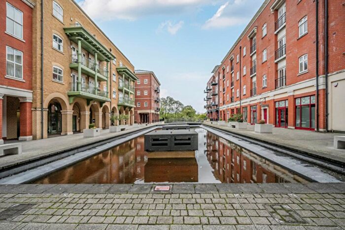 3 Bedroom Flat For Sale In Waterside, Shirley, Solihull, West Midlands, B90