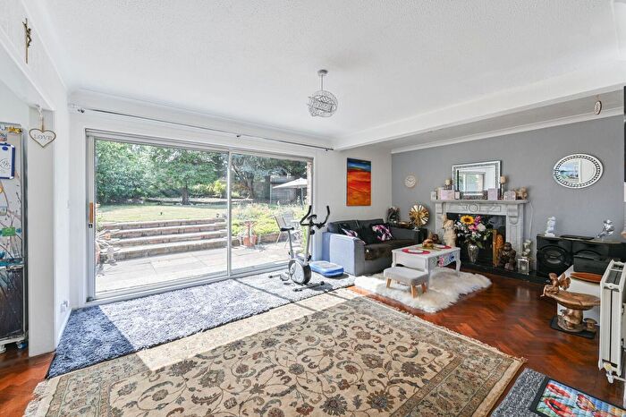 4 Bedroom Bungalow For Sale In Rochester Gardens, East Croydon, Croydon, CR0